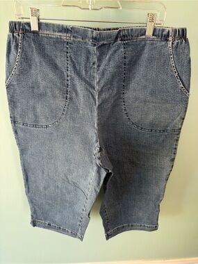 White Stag Light Blue Stretch Denim Capris with Elastic Waist Size XL